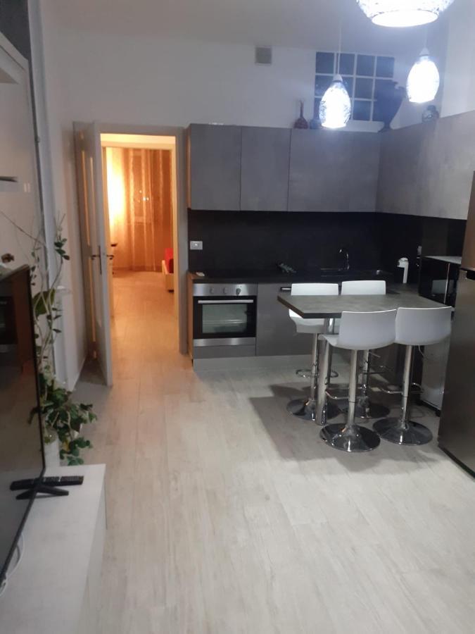 דירות לצ'ה La Casa Di Tina מראה חיצוני תמונה